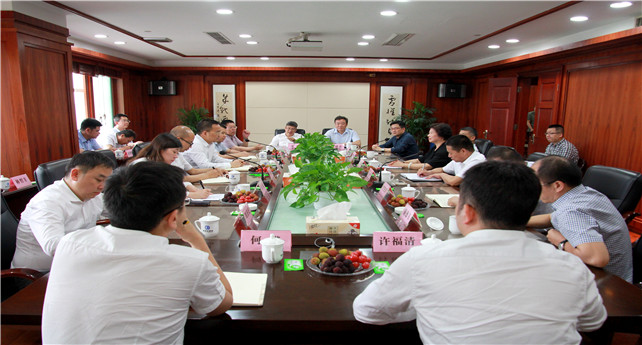 1530426269392305GNCv.jpg 阿拉爾市黨政考察團(tuán)到集團(tuán)考察交流.jpg